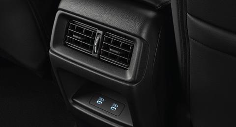 Cửa gió điều hòa hàng nghế thứ 2 tại đại lý Toyota Vinh