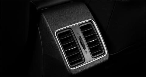 Cửa gió hàng ghế sau tại đại lý Toyota Vinh