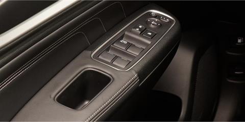 Cửa kính tại đại lý Toyota Vinh