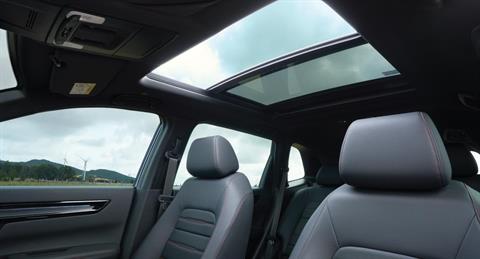 Cửa sổ toàn cảnh Panorama tại đại lý Toyota Vinh