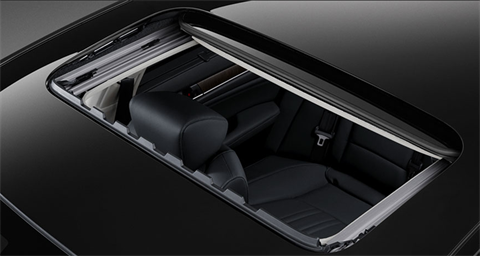 Cửa sổ trời tại đại lý Toyota Vinh