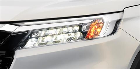 Cụm đèn trước tại đại lý Toyota Vinh