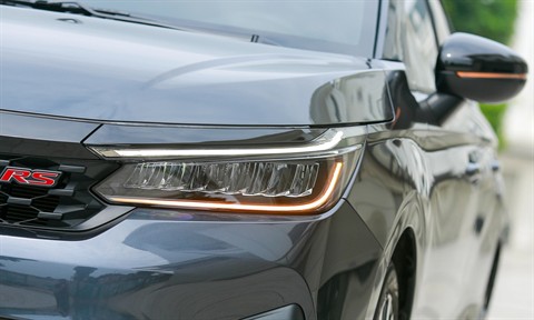 Đèn hậu tại đại lý Toyota Vinh