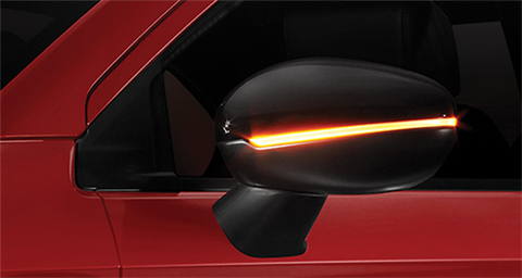 Gương chiếu hậu tích hợp đèn báo rẽ LED hiện đại. tại đại lý Toyota Vinh