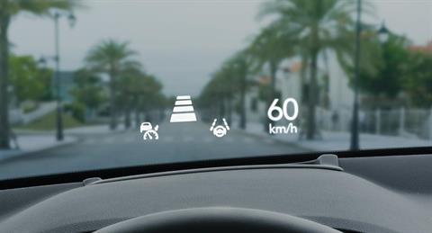 Hiển thị thông tin trên kính lái  tại đại lý Toyota Vinh
