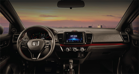Khoang lái tại đại lý Toyota Vinh