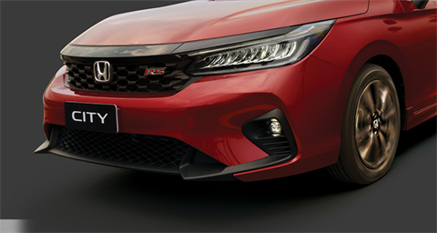 Mặt trước xe tại đại lý Toyota Vinh
