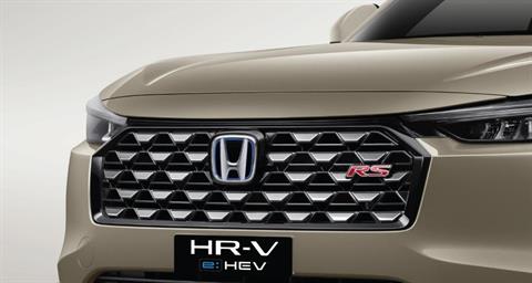 Mặt trước xe tại đại lý Toyota Vinh
